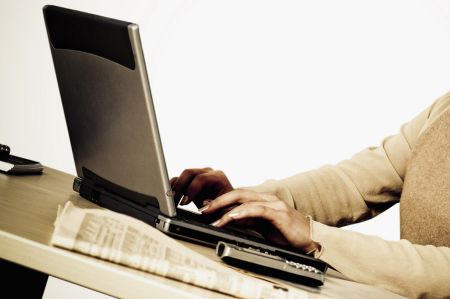 zapisywanie czegoś na laptopie